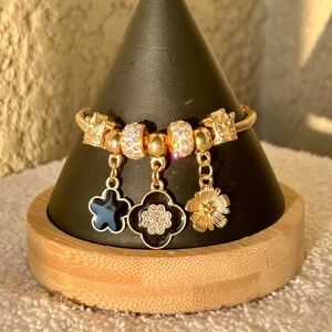 Trendy Gold & Black Clover Charm Bracelet